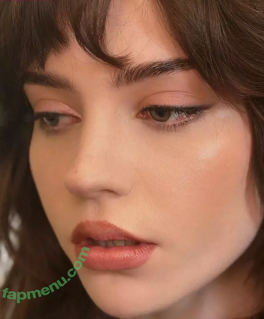 Sophie Thatcher nude photo #0480 (soapy.t / sophie_thatcher)