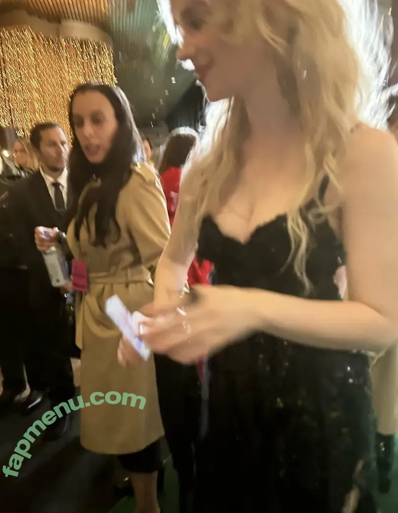 Sophie Thatcher nude photo #0561 (soapy.t / sophie_thatcher)