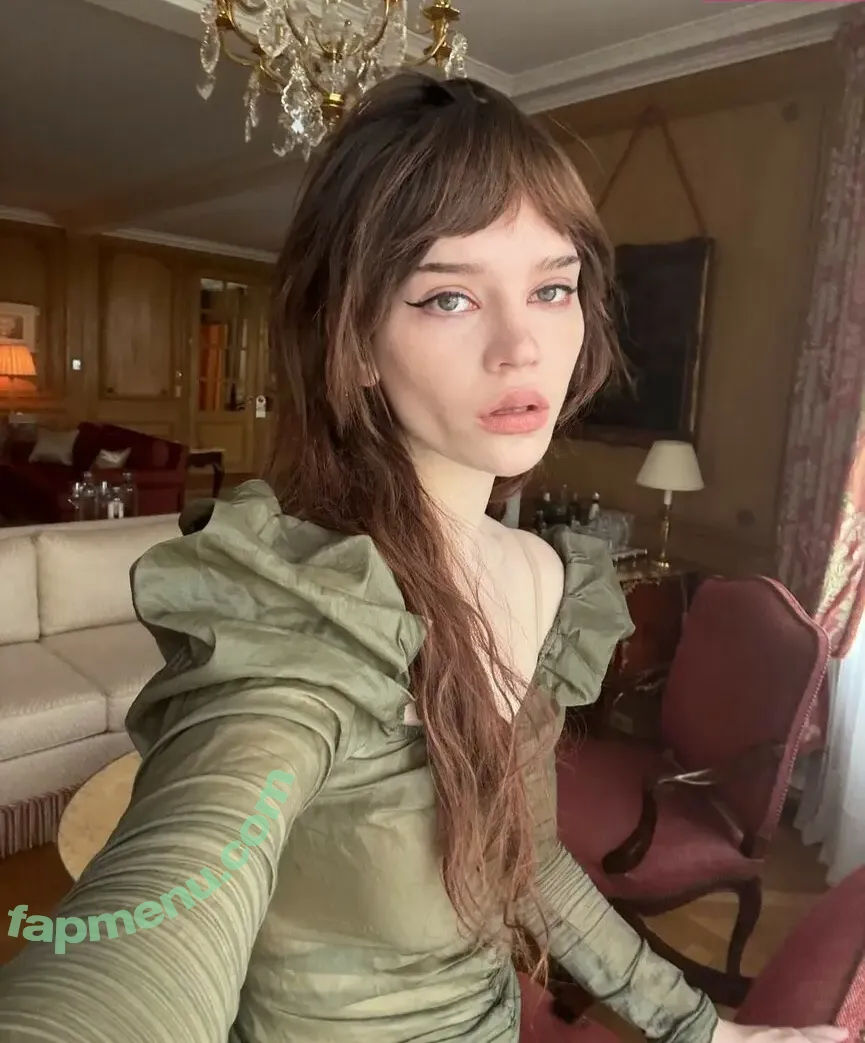 Sophie Thatcher nude photo #0652 (soapy.t / sophie_thatcher)