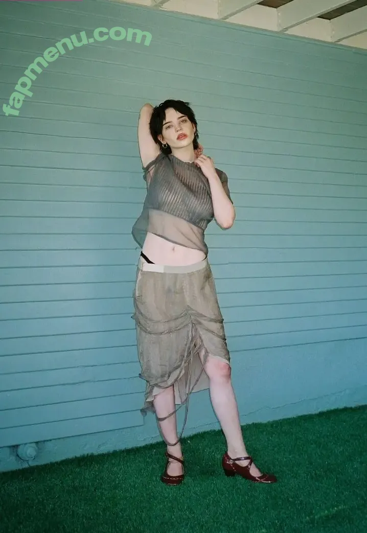 Sophie Thatcher nude photo #0810 (soapy.t / sophie_thatcher)