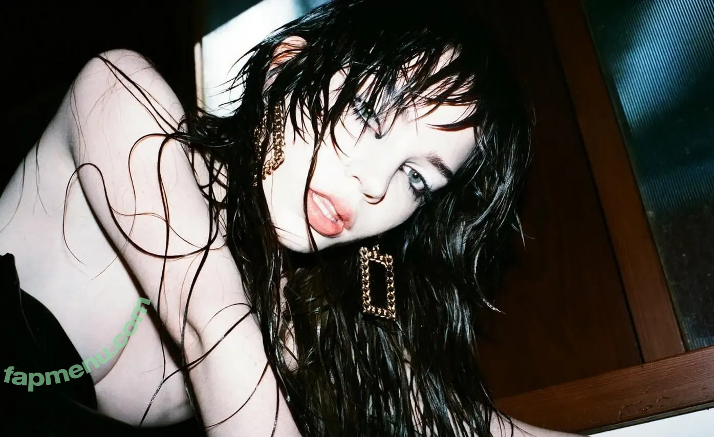Sophie Thatcher nude photo #0811 (soapy.t / sophie_thatcher)