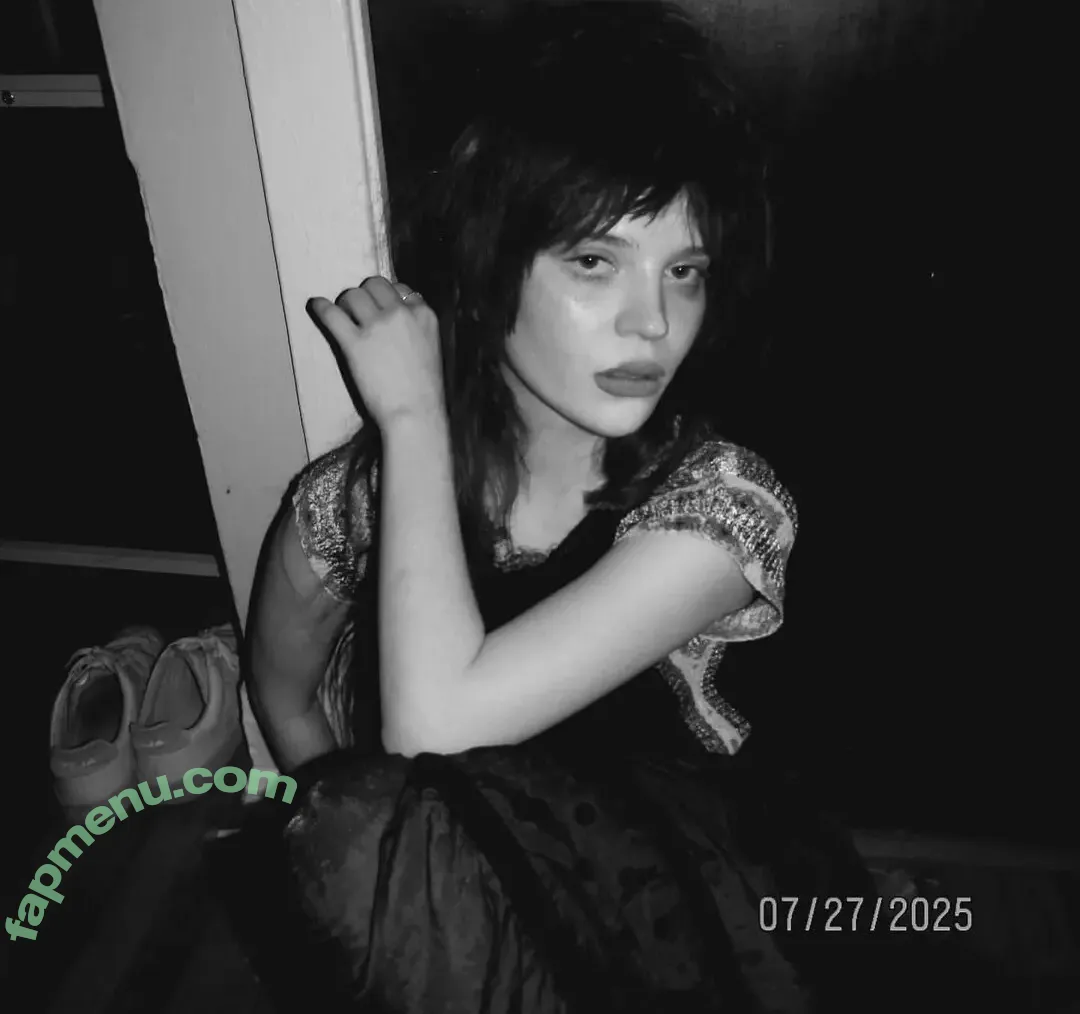Sophie Thatcher nude photo #0816 (soapy.t / sophie_thatcher)