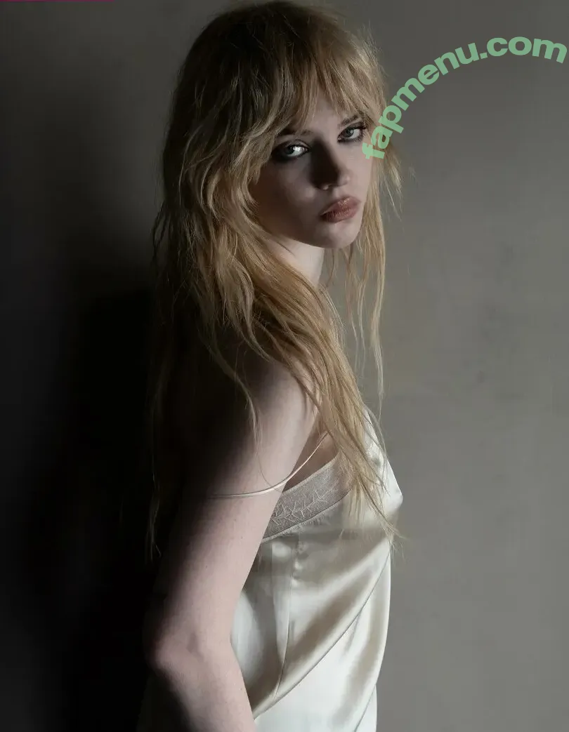Sophie Thatcher nude photo #0818 (soapy.t / sophie_thatcher)