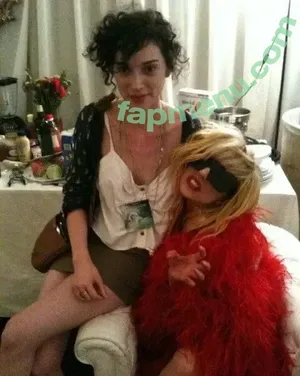 St Vincent / Annie Erin Clark / muddaub / st_vincent nude photo #0216