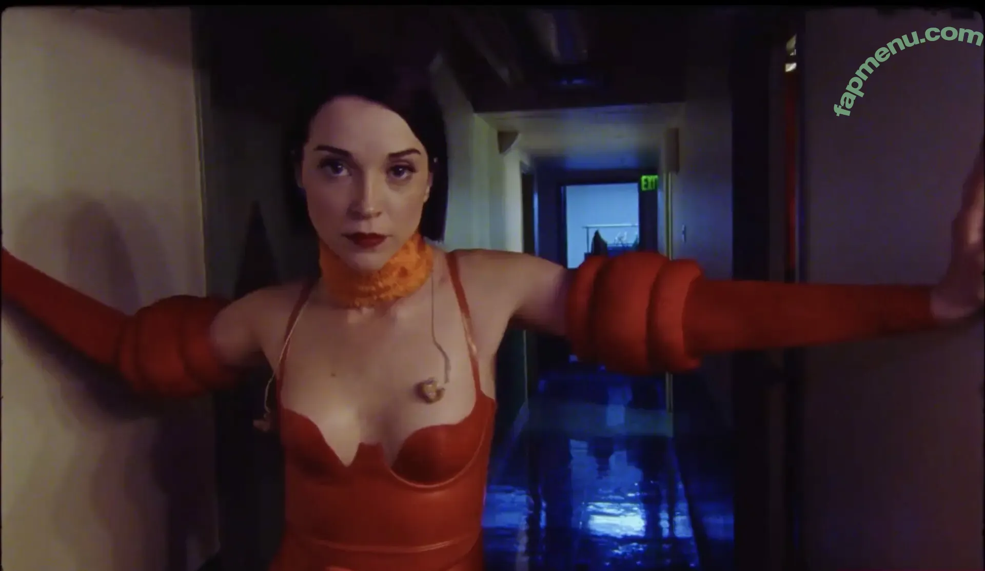St Vincent nude photo #0194 (Annie Erin Clark / st_vincent)