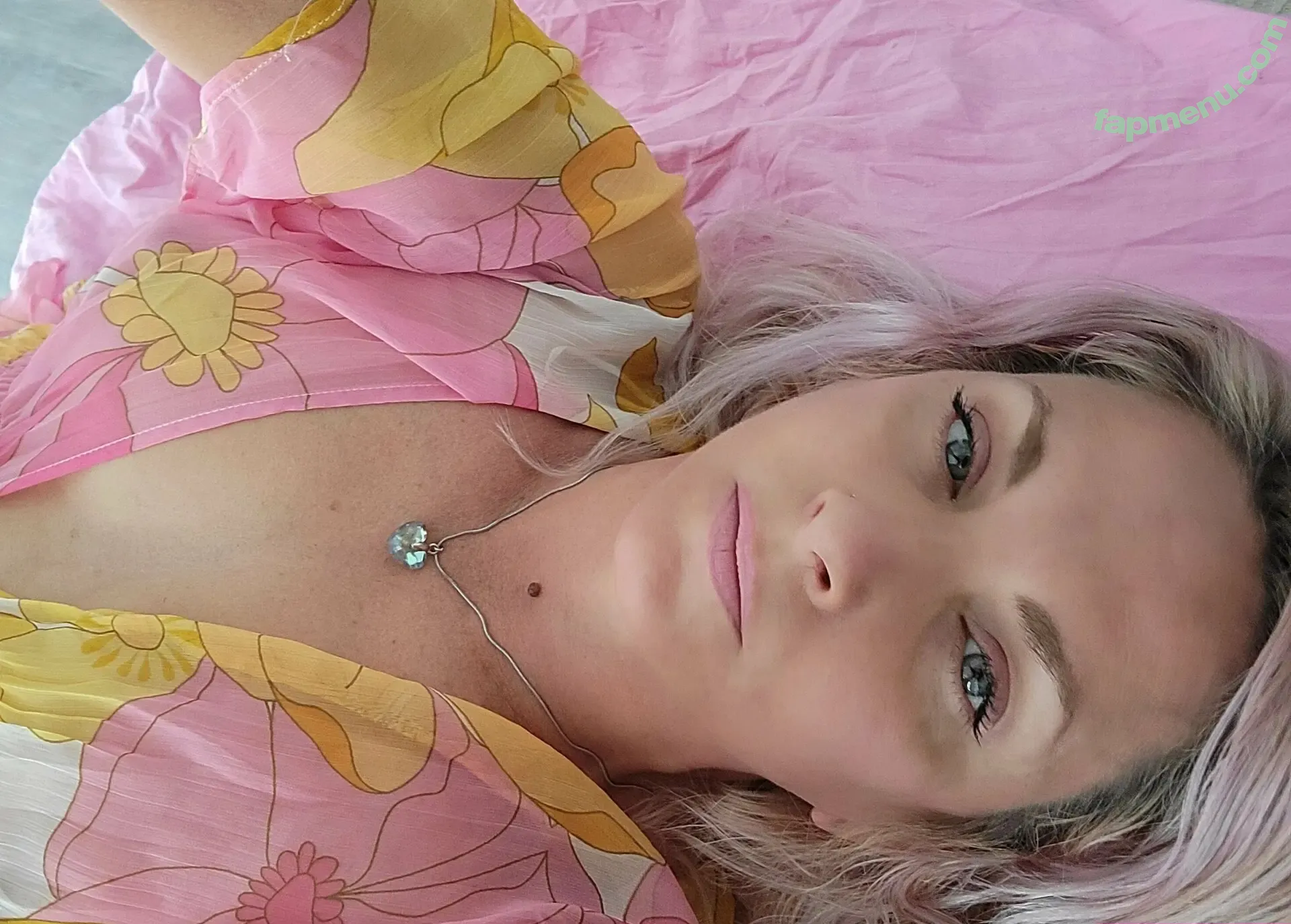 stargirlplanet nude photo #0013 (stargirlessentials)