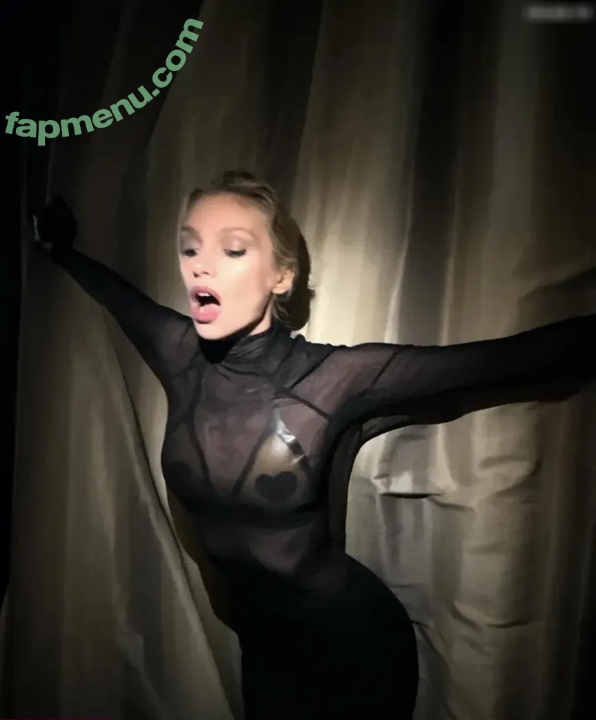Stella Maxwell nude photo #1859 (stellamaxwell)