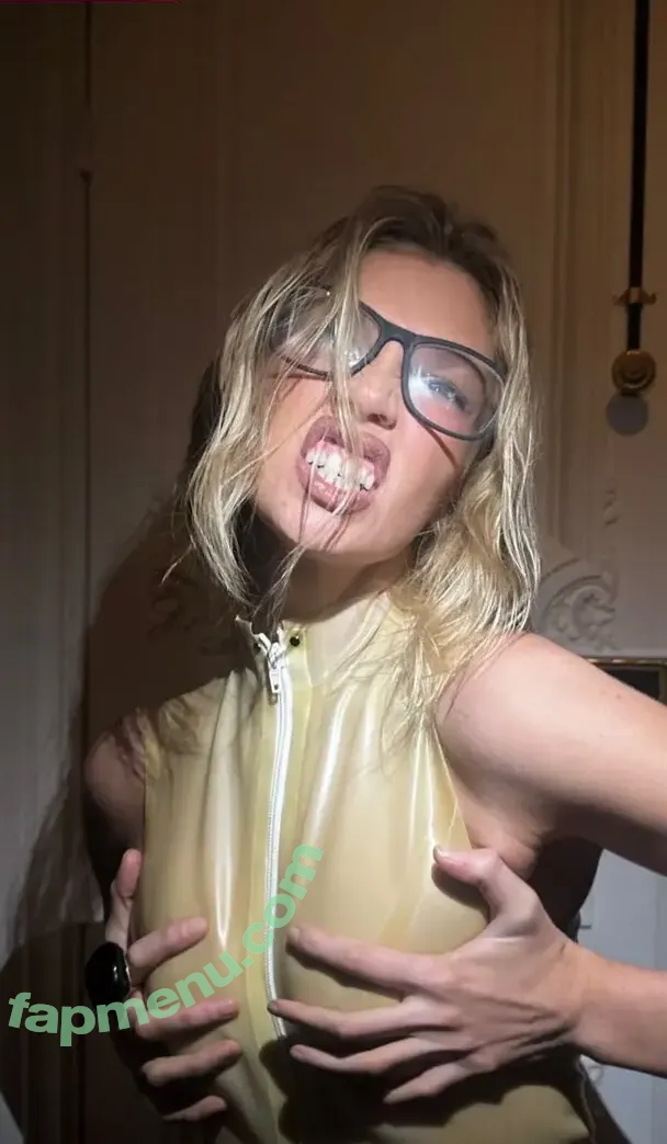 Stella Maxwell nude photo #1897 (stellamaxwell)