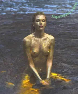 Stella Maxwell / stellamaxwell nude photo #2223