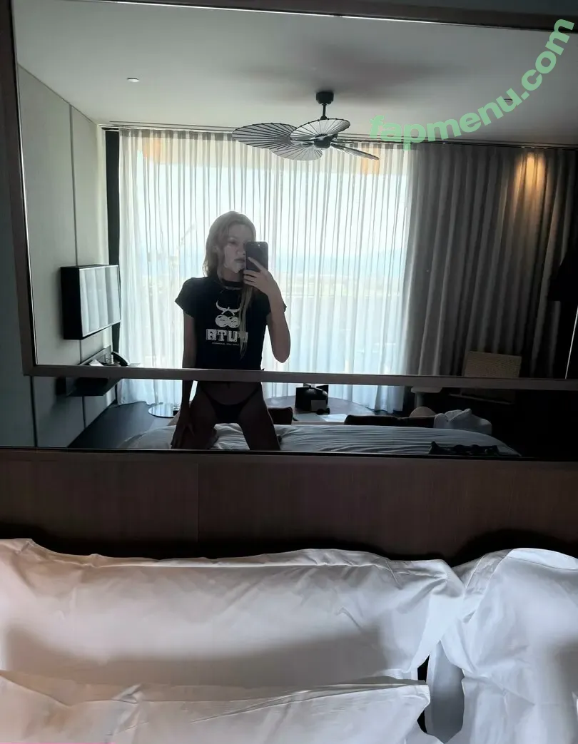 Stella Maxwell nude photo #2174 (stellamaxwell)