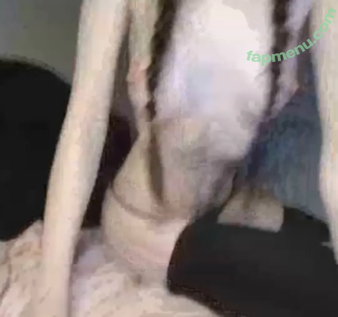 Strwberrymilk nude photo #0001 (strawbrryymilk)