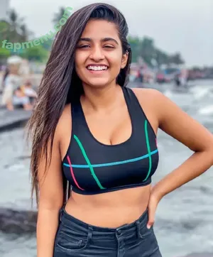 Suhana Khan / __suhuuu__ nude photo #0900