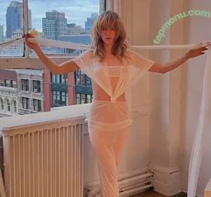 Suki Waterhouse / sukiwaterhouse nude photo #0589