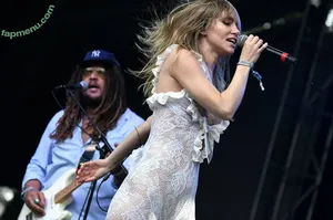 Suki Waterhouse / sukiwaterhouse nude photo #0596