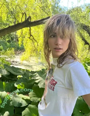 Suki Waterhouse / sukiwaterhouse nude photo #0697
