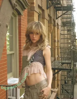 Suki Waterhouse / sukiwaterhouse nude photo #0700