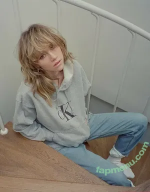 Suki Waterhouse / sukiwaterhouse nude photo #0705