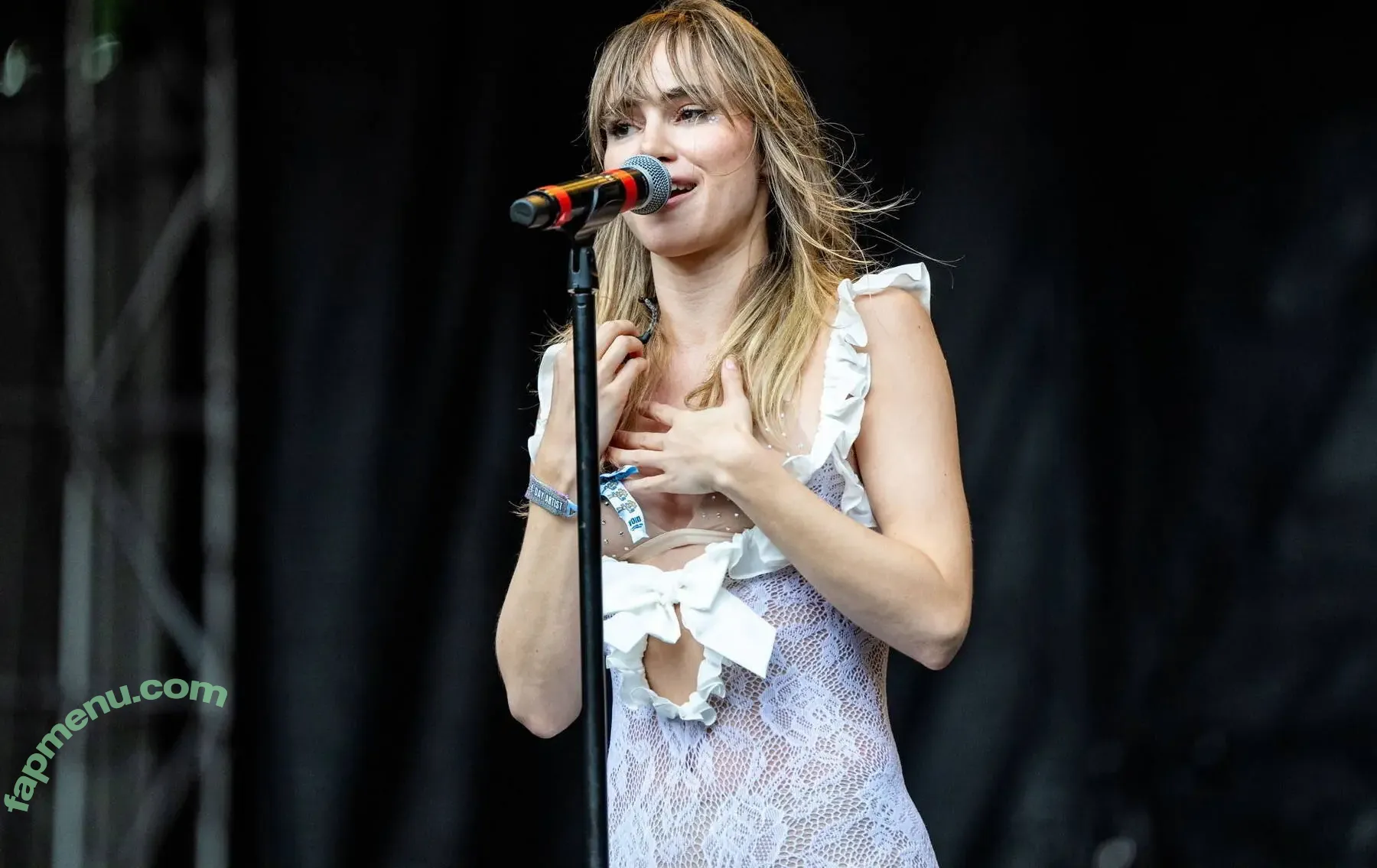 Suki Waterhouse nude photo #0600 (sukiwaterhouse)