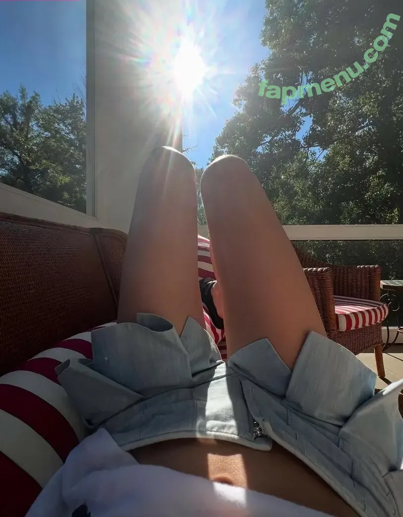 Suki Waterhouse nude photo #0695 (sukiwaterhouse)