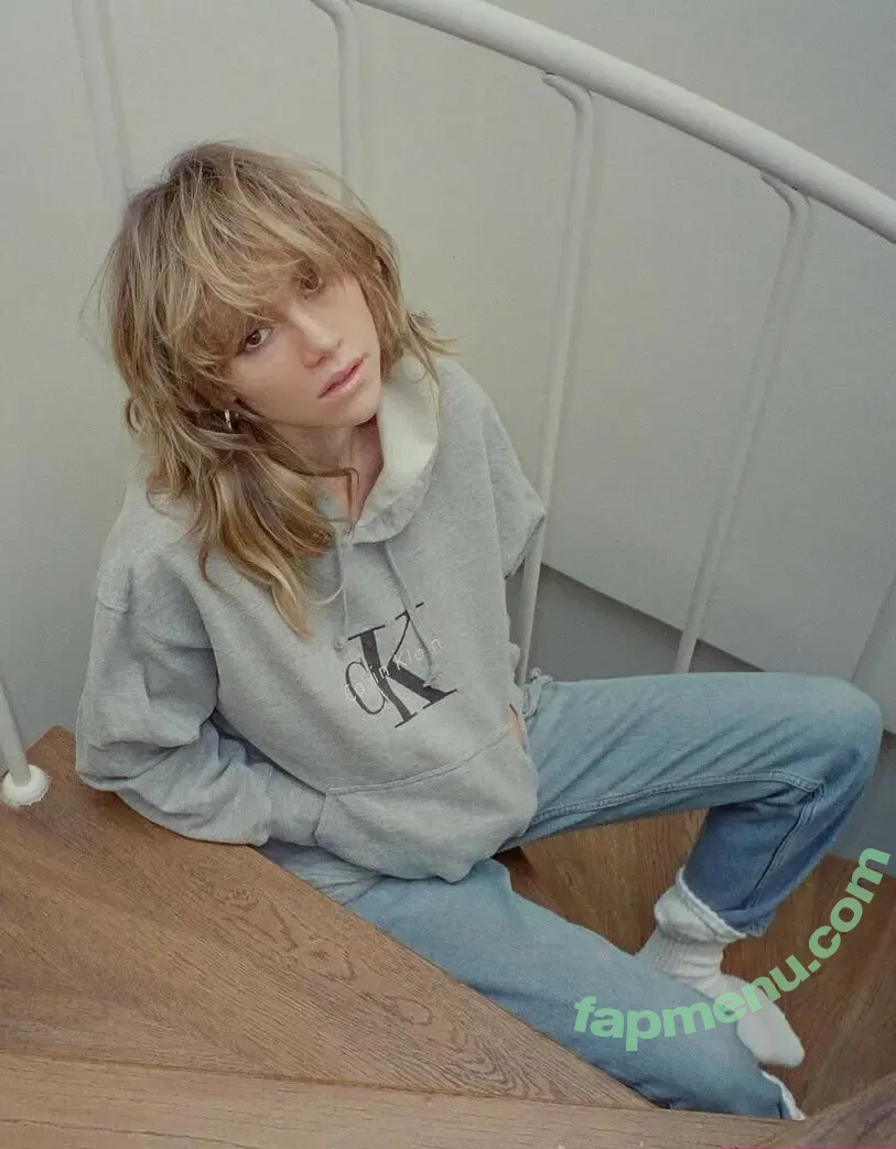 Suki Waterhouse nude photo #0705 (sukiwaterhouse)