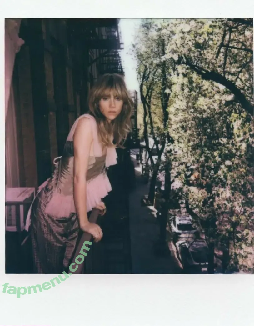 Suki Waterhouse nude photo #0706 (sukiwaterhouse)