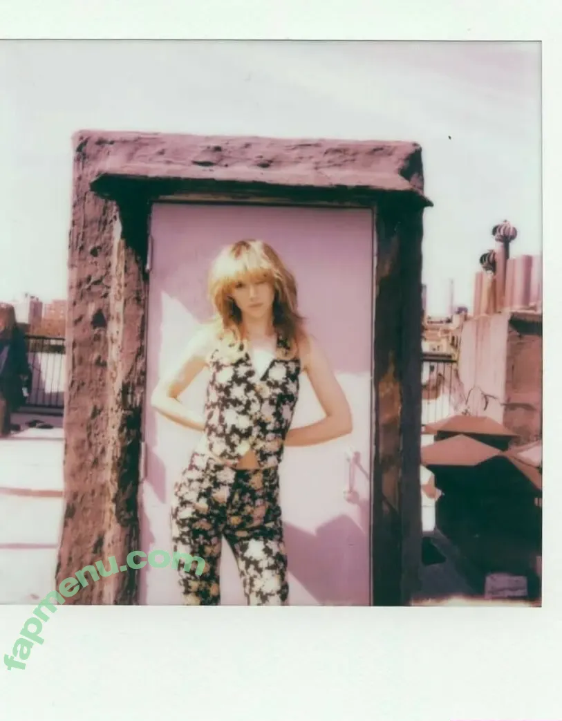 Suki Waterhouse nude photo #0708 (sukiwaterhouse)