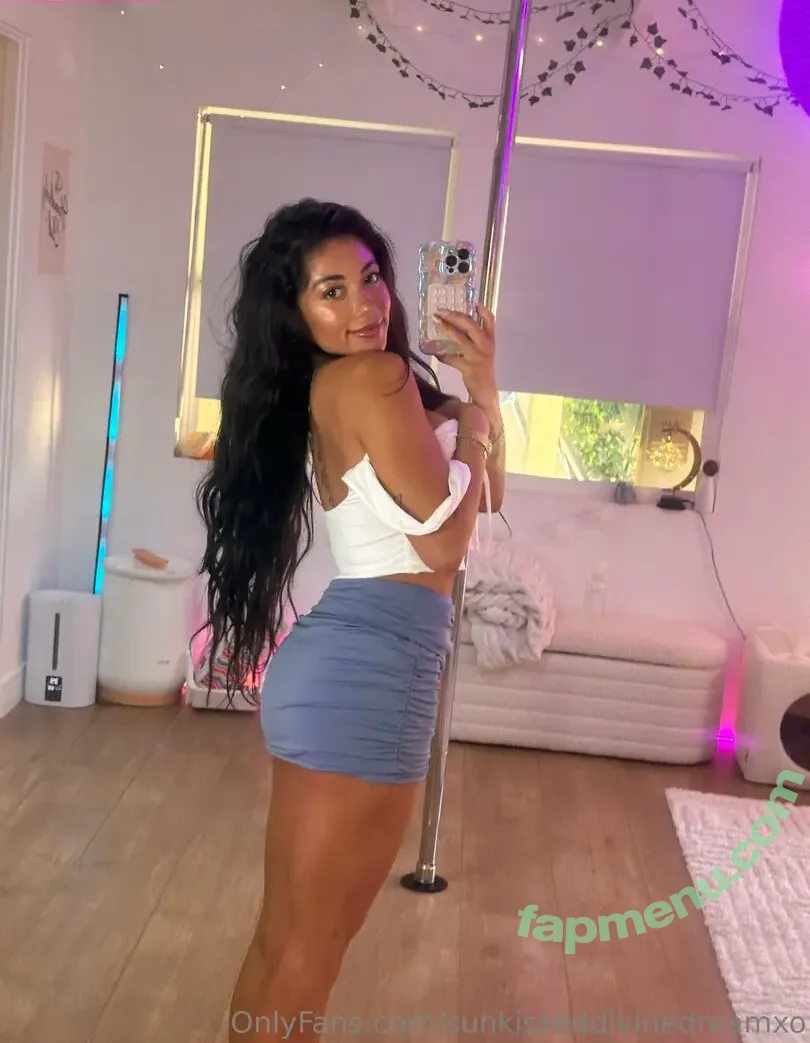 sunkisseddivinedreamxo nude photo #0008 (sunkisseddivinedream)