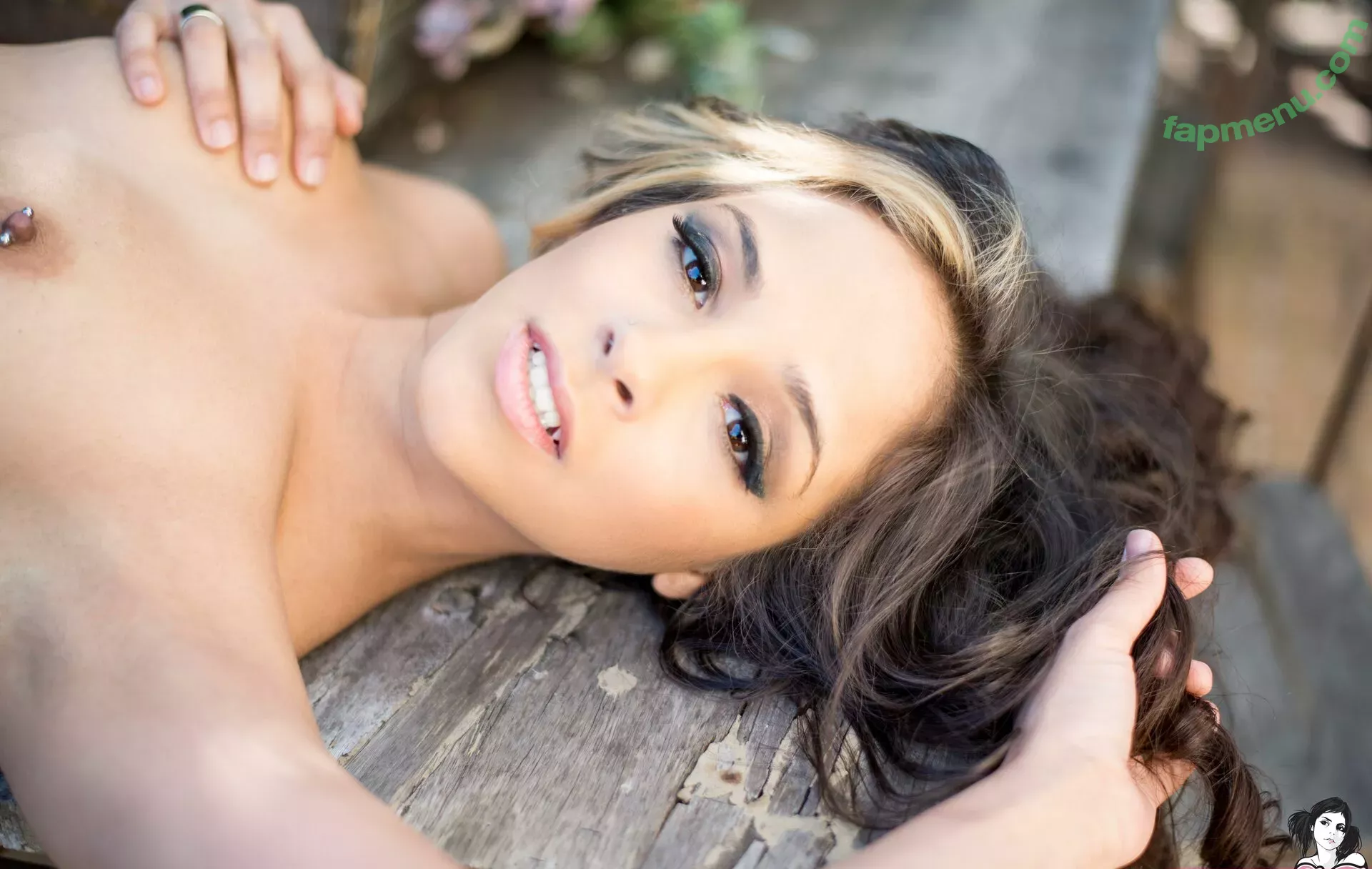 Sunny Suicide nude photo #0196 (Miss Sunny Holiday / sunny_suicide)