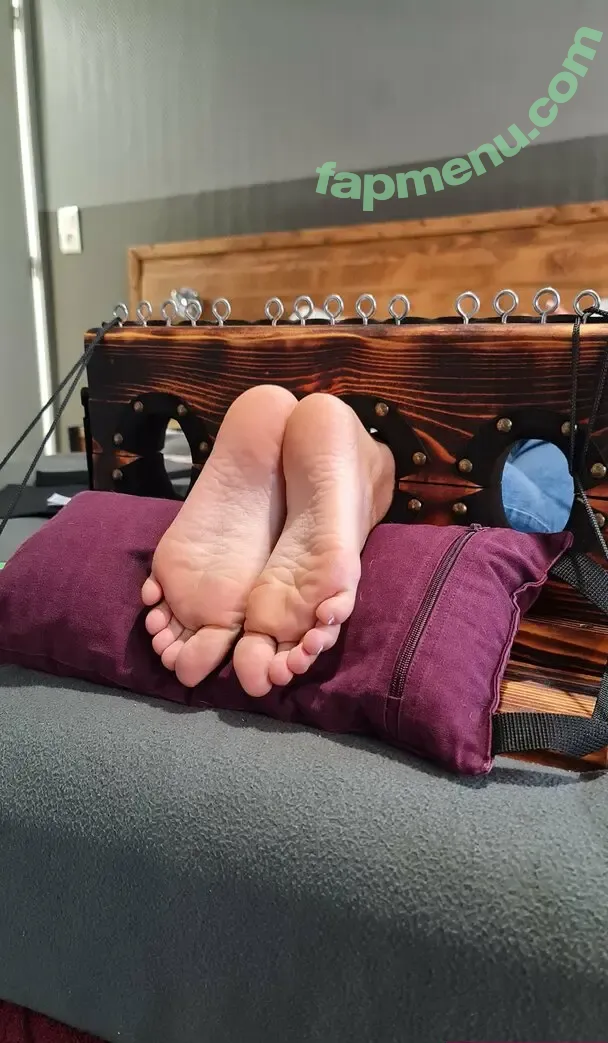 sweetsoftfeet-tickling nude photo #0009 (sweetsoftfeet_tcklng_adventure)