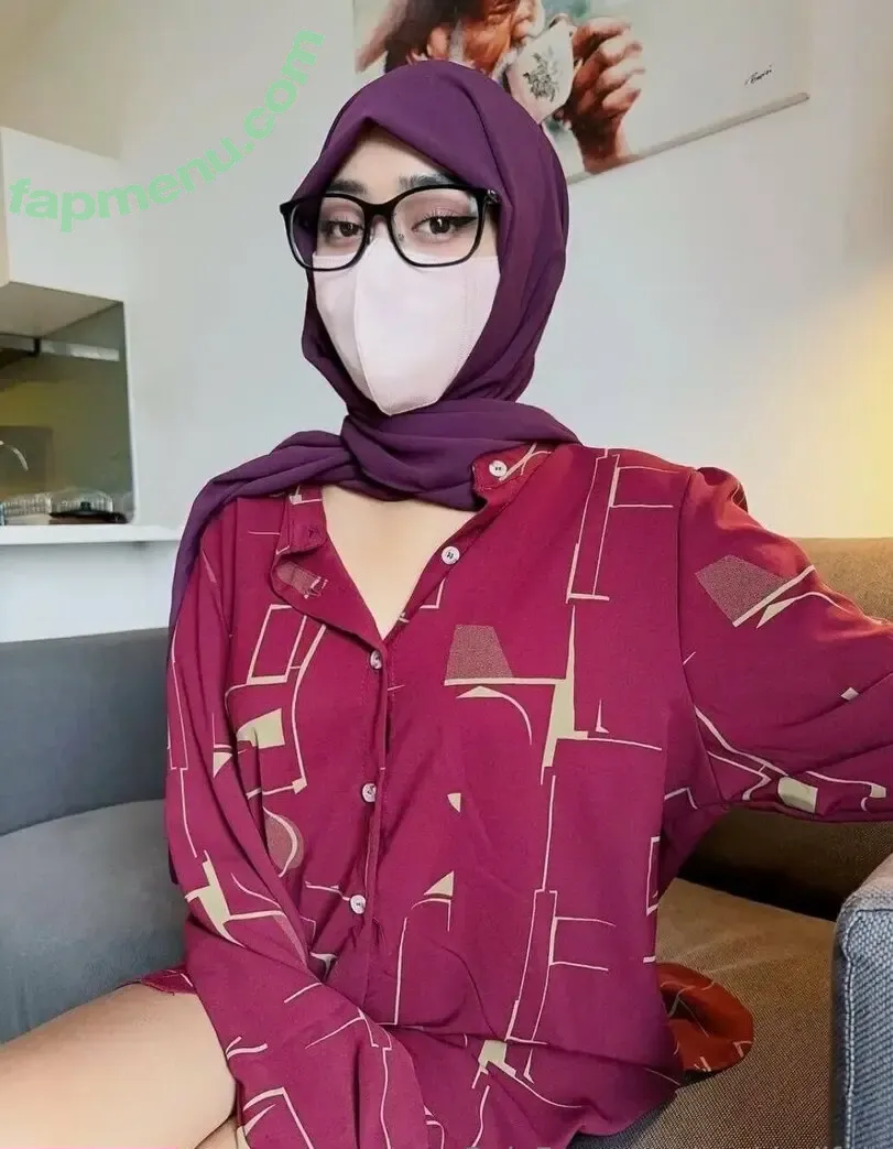 syakhalifah nude photo #0001 (syairahshahid)