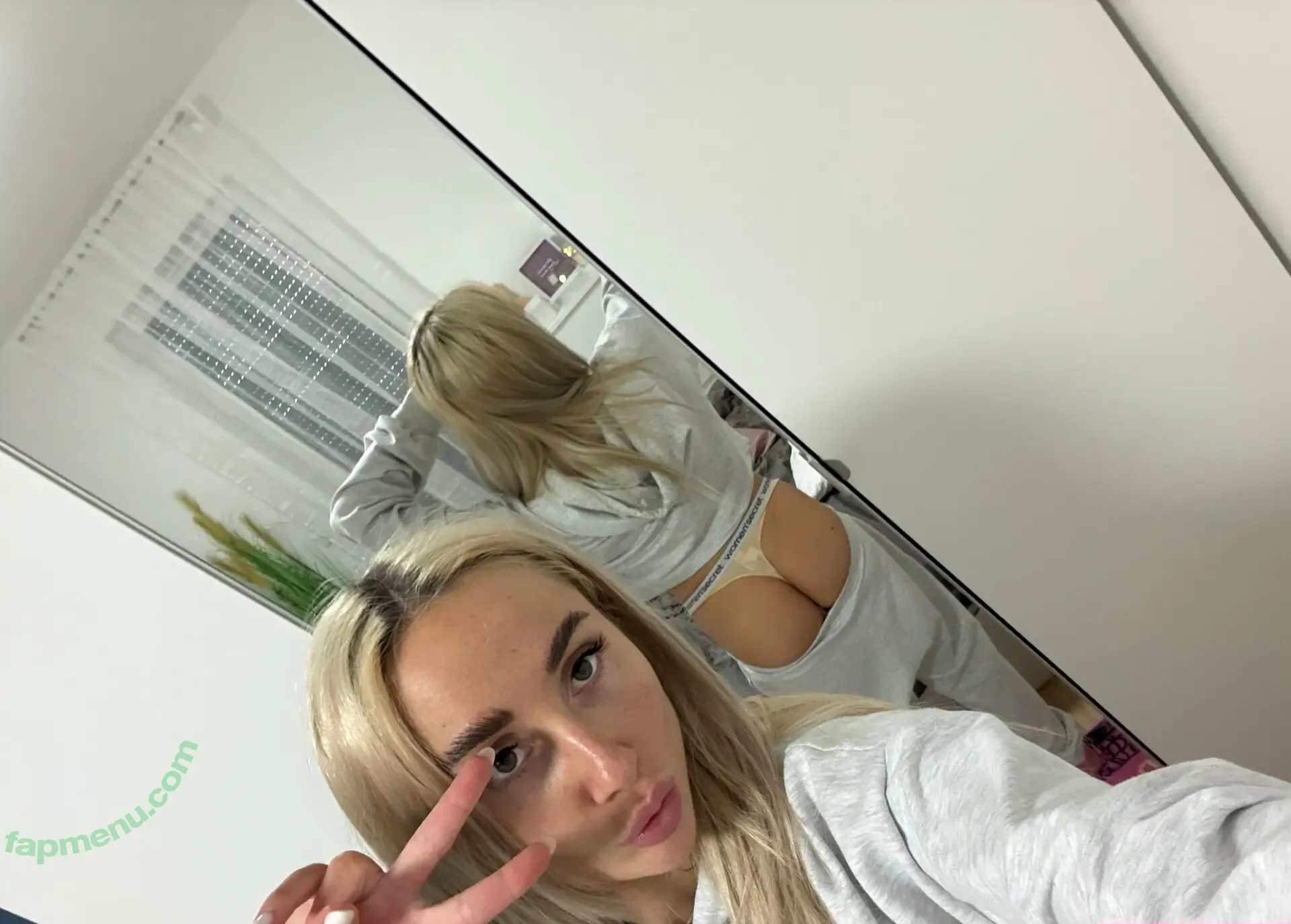 t_emily nude photo #0030 (t_emily_)