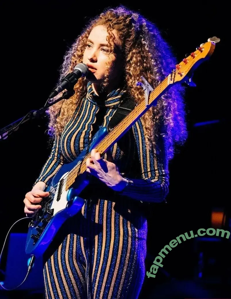 Tal Wilkenfeld nude photo #0002 (Tal Wilkenfeld)