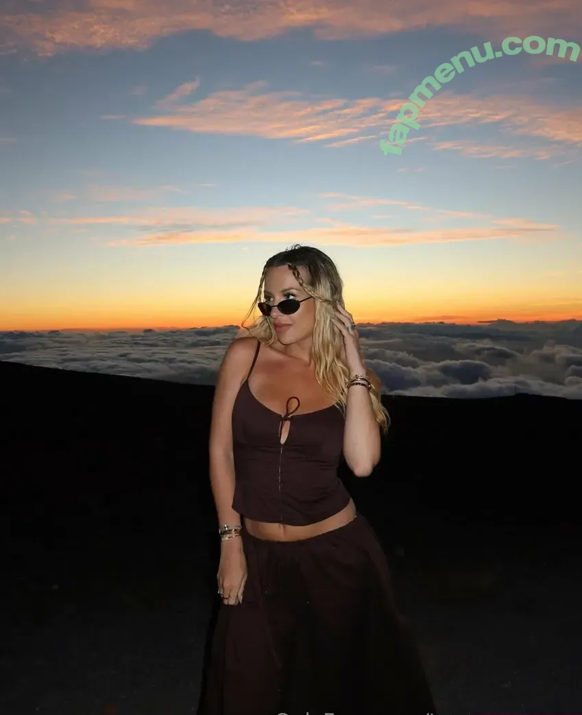 tanamongeau nude photo #0005 (tanamongeau)