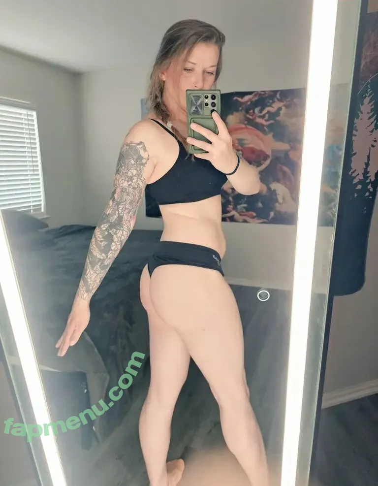 Taryn Elizabeth nude photo #0022 (_tarynelizabeth / tararides)