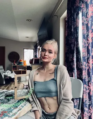  nude photo #0004