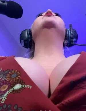 Tawejea nude photo #0001