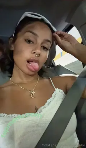 taylorxtaylor / nicholebadger / taylor_bootsma nude photo #0029