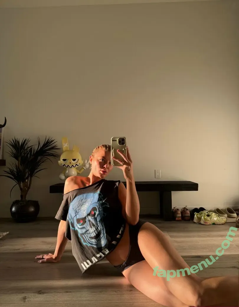Tayylavie nude photo #0050 (Bunnybunsxo / Strwbrrycakexo)