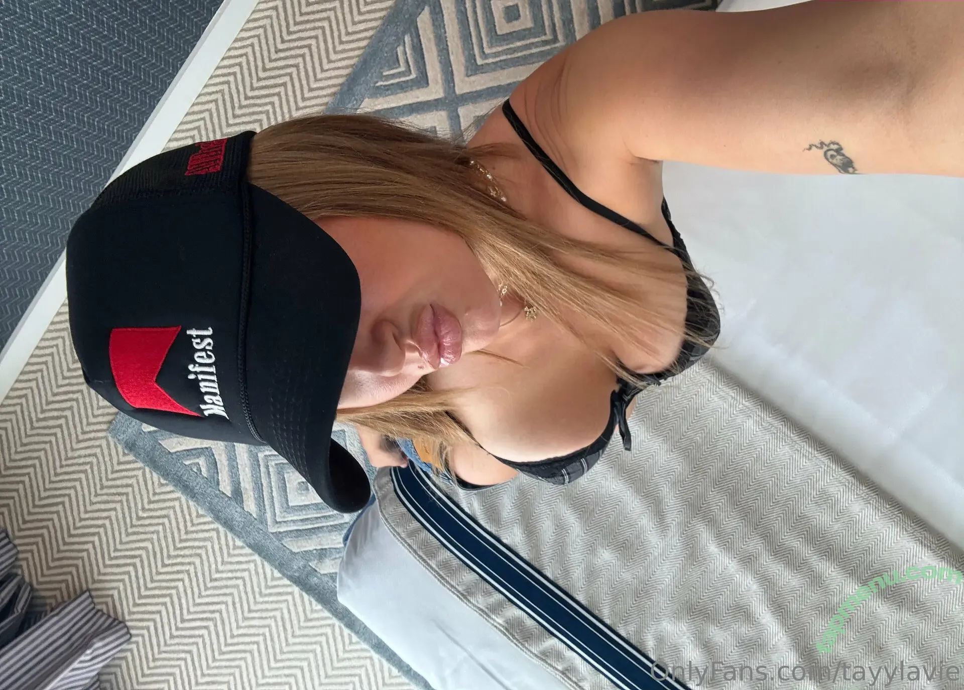 Tayylavie nude photo #0061 (Bunnybunsxo / Strwbrrycakexo)