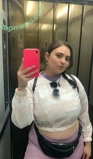 tellmegaia / thia.megia nude photo #0001