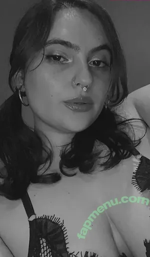 tellmegaia / thia.megia nude photo #0006