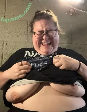 Tertaay nude photo #0001