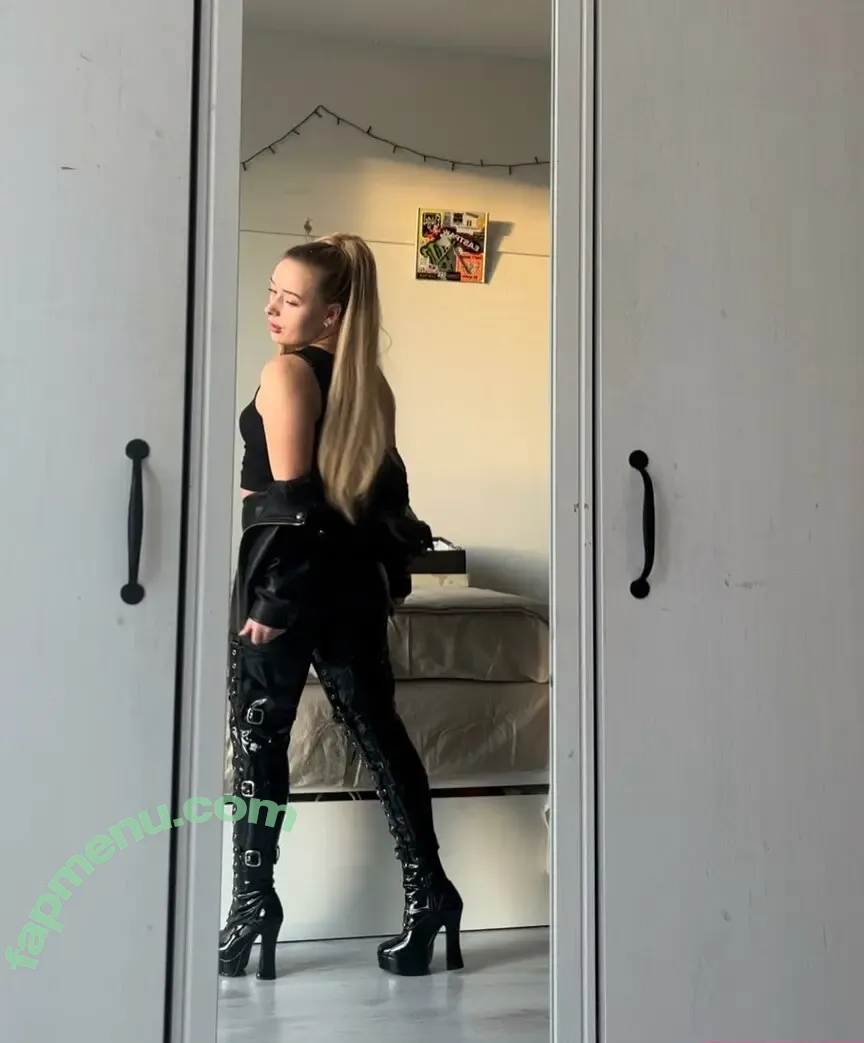 The Dutch Latex Goddess nude photo #0009 (thelatexgoddess / xbowiine)