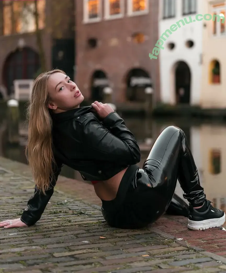 The Dutch Latex Goddess nude photo #0022 (thelatexgoddess / xbowiine)