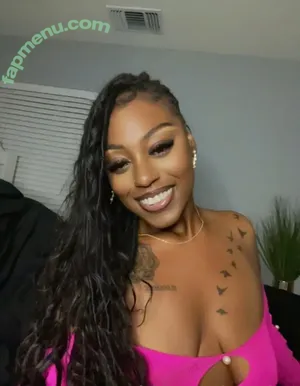 theenaeebaee / thee.naee.baee nude photo #0014
