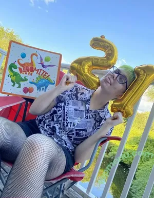 thesexyautistic / colors_on_q nude photo #0002