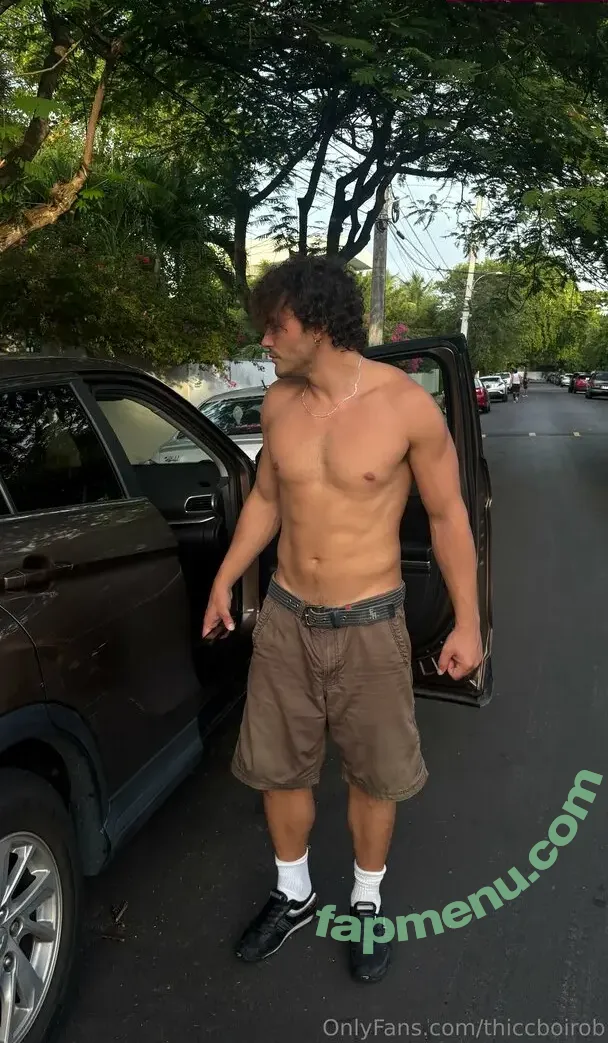 thiccboirob nude photo #0004 (thiccboi_)