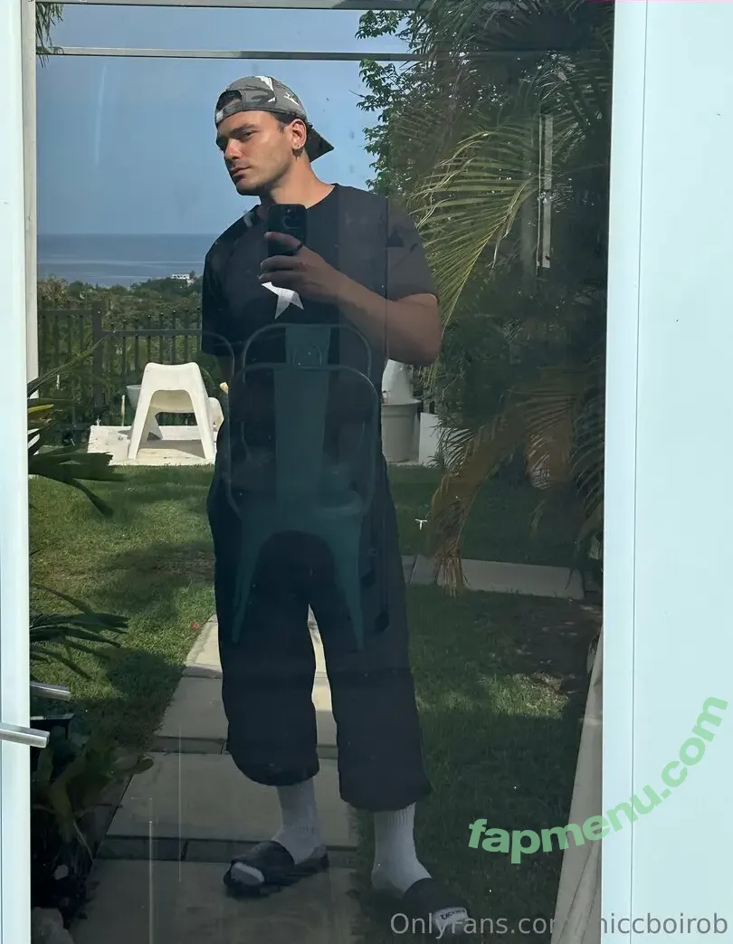 thiccboirob nude photo #0100 (thiccboi_)
