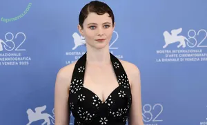 Thomasin Mckenzie / thomasin.mckenzie nude photo #0345