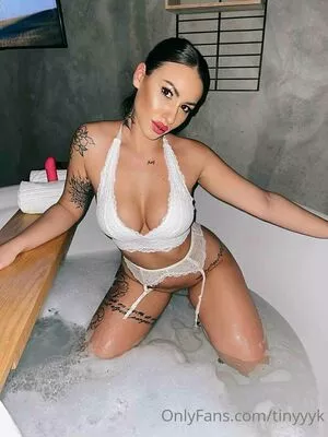 tinyyyk / kaylakipp / peachlingg nude photo #0316